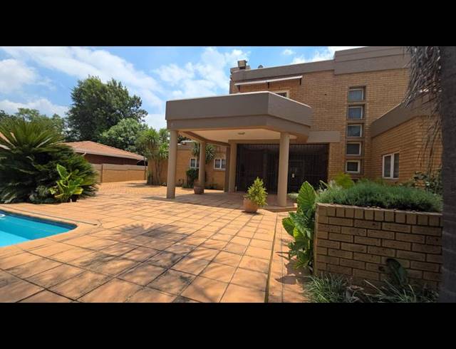 6 BEDROOM HOUSE FOR SALE IN SUNWARD PARK